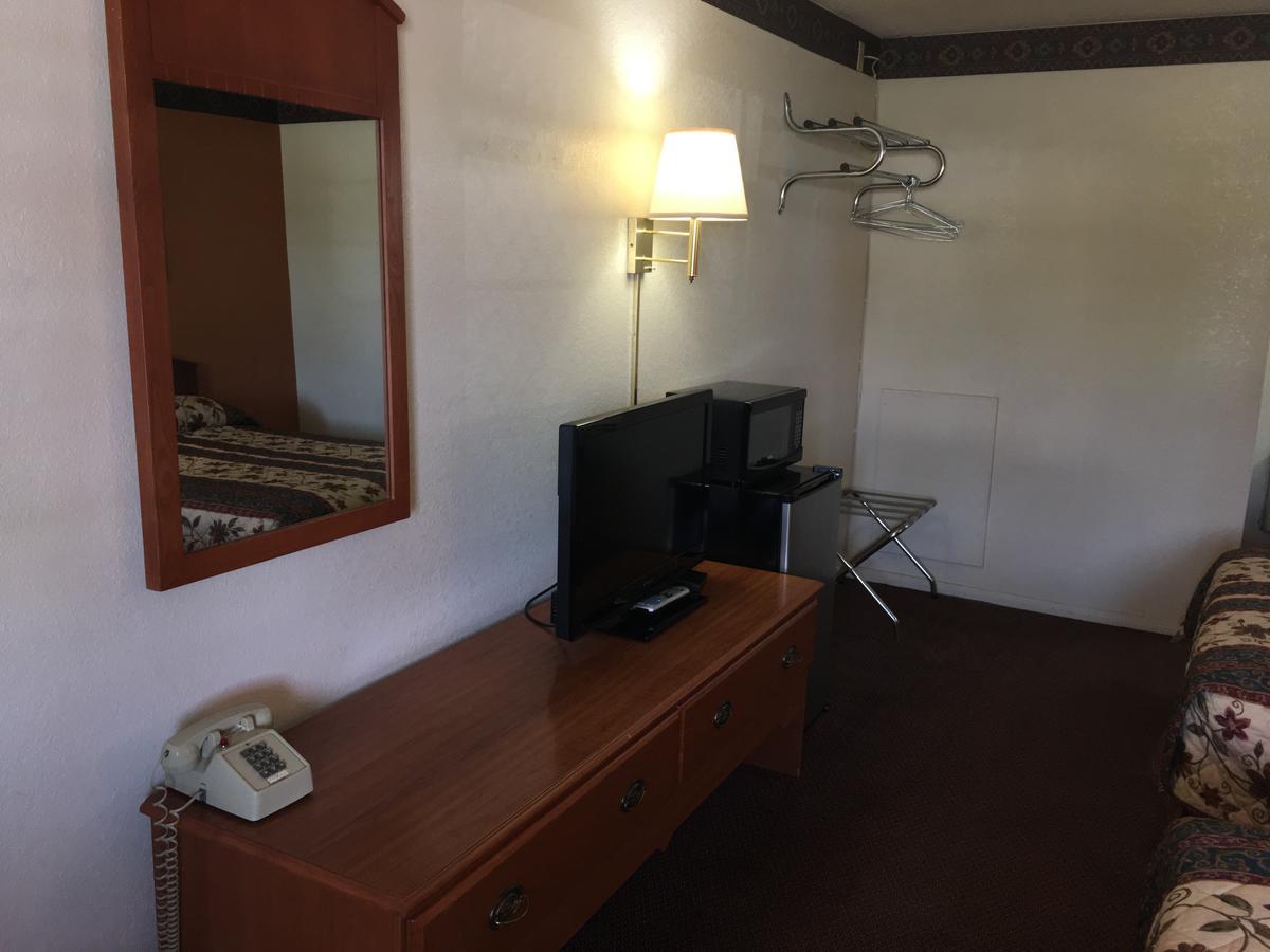 Finn's Motel Saint James Exterior foto